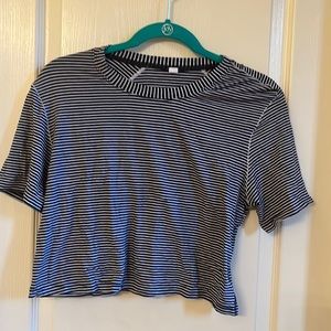Good used condition. Lululemon crop tee size 8. Tags cut.